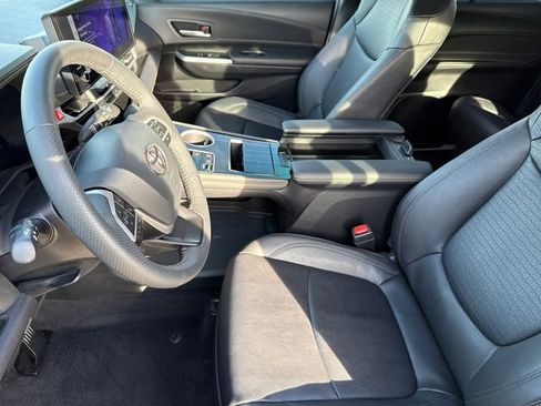 Used 2025 Toyota Sienna XLE Woodland Edition AWD/4WD image 22