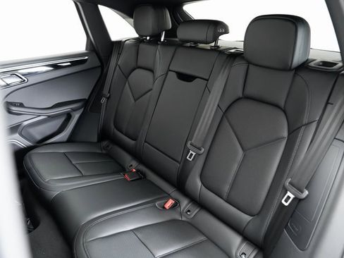 Certified 2025 Porsche Macan image 27