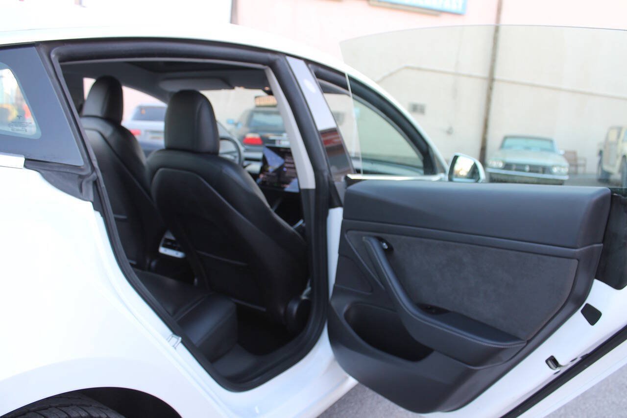 Used 2020 Tesla Model 3 Standard Range Plus RWD image 21