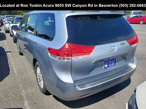 Used 2014 Toyota Sienna XLE FWD image 4