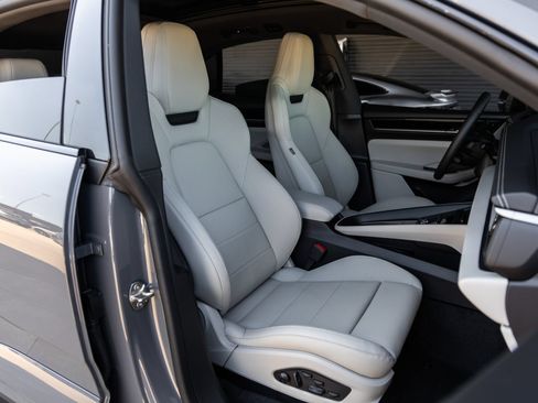New 2025 Porsche Macan 4S Electric AWD/4WD image 42
