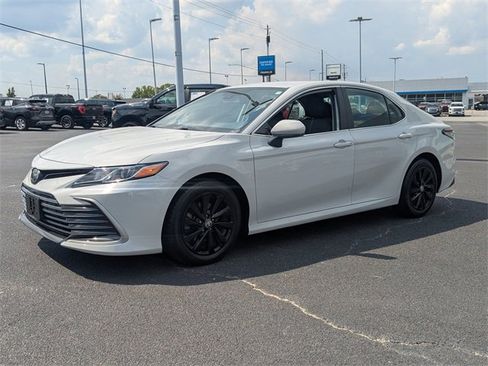 Used 2022 Toyota Camry LE image 9