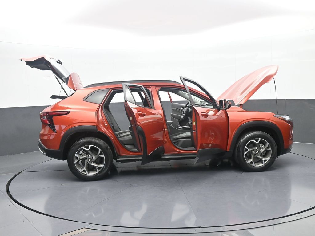 Used 2024 Chevrolet Trax LT w/ Driver Confidence Package FWD image 69