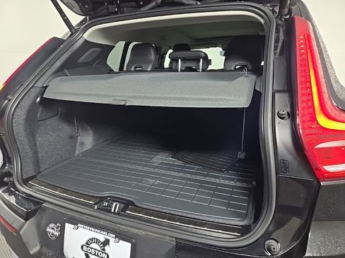 Certified 2024 Volvo XC40 B5 Plus w/ Protection Package Premier image 15