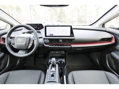 Used 2025 Toyota Prius Plug-In Hybrid image 7