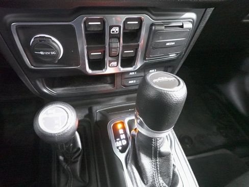 Used 2024 Jeep Gladiator Sport image 19