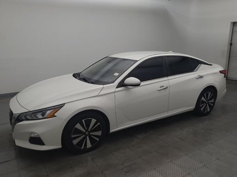 Used 2021 Nissan Altima 2.5 SV FWD image 2