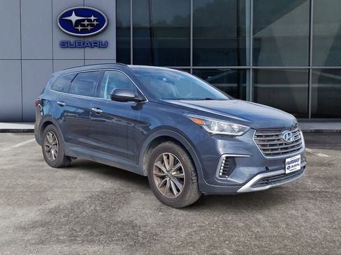 Used 2018 Hyundai Santa Fe SE image 2