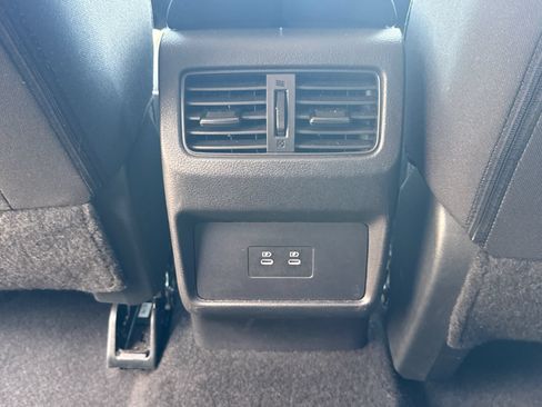 Used 2025 Nissan Rogue SV FWD image 25