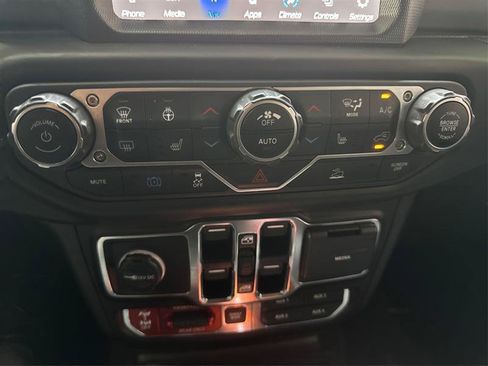 Used 2023 Jeep Wrangler Unlimited Rubicon 4xe w/ Cold Weather Group AWD/4WD image 31