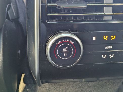 Used 2023 Land Rover Range Rover Long Wheelbase SE image 18