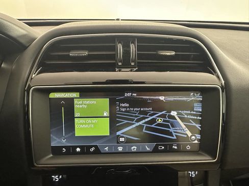 Used 2020 Jaguar F-PACE Premium image 36