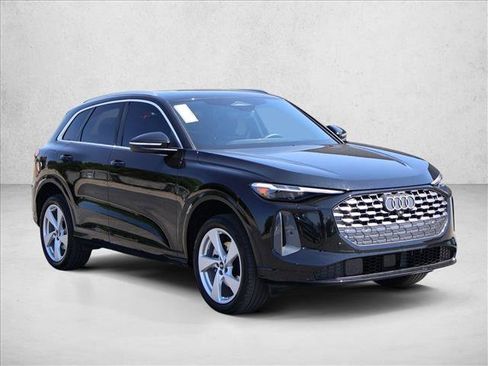 Used 2025 Audi Q5 Premium Plus AWD/4WD image 3