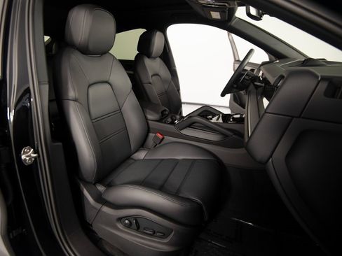 New 2026 Porsche Cayenne S image 32