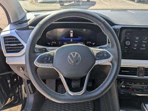 Used 2025 Volkswagen Taos SE w/ Panoramic Sunroof Package AWD/4WD image 13