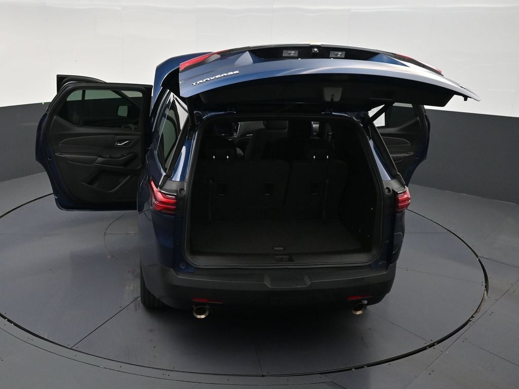 Used 2023 Chevrolet Traverse LT FWD image 25