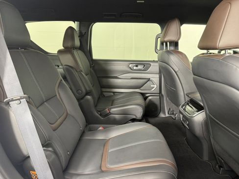 Used 2026 Nissan Armada SL w/ Captain's Chari Seat Package AWD/4WD image 13