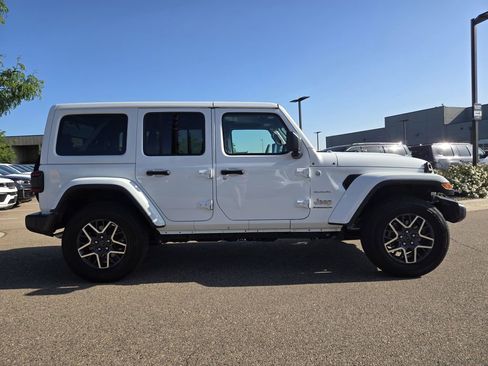 Used 2024 Jeep Wrangler Unlimited Sahara w/ Safety Group AWD/4WD image 4