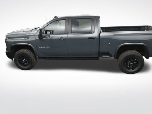 Used 2025 Chevrolet Silverado 2500 ZR2 w/ Technology Package image 28