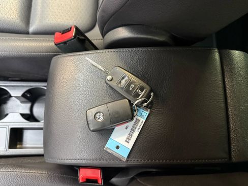 Used 2012 Volkswagen Tiguan S image 18