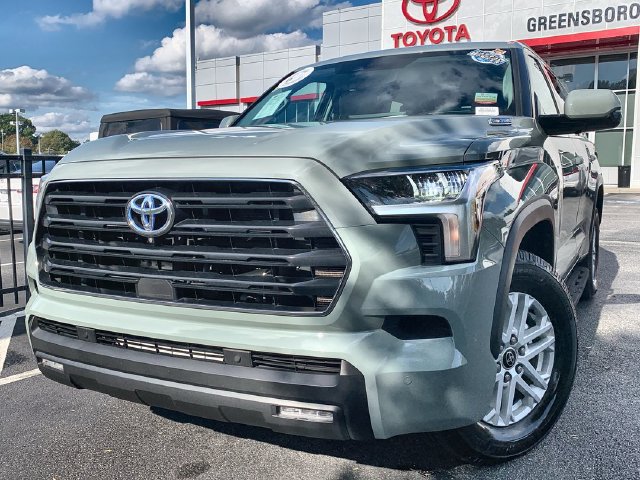Used 2024 Toyota Sequoia SR5 w/ SR5 Premium Package AWD/4WD image 1