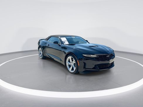 Used 2023 Chevrolet Camaro LT w/ Technology Package RWD image 2