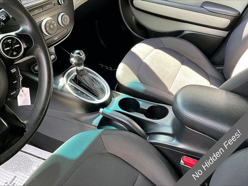 Used 2019 Kia Soul FWD image 12