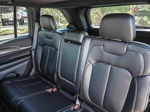 New 2025 Jeep Grand Cherokee Limited image 18