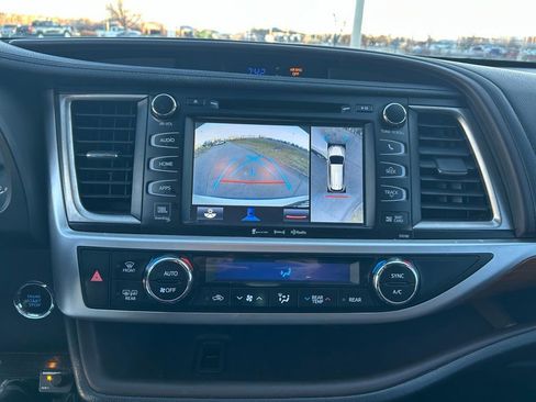 Used 2017 Toyota Highlander Limited image 22