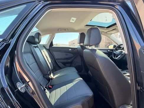 Used 2025 Volkswagen Jetta SE FWD image 15