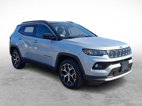 Used 2024 Jeep Compass Limited image 7