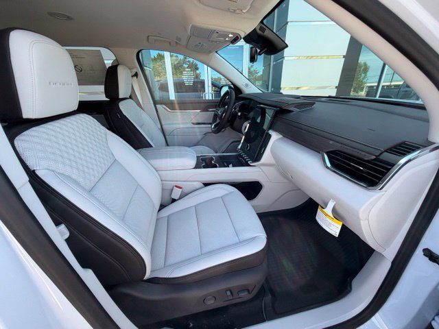 New 2027 GMC Acadia Denali w/ LPO, Floor Liner Package FWD image 20