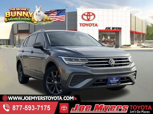 Used 2024 Volkswagen Tiguan SE AWD/4WD image 1