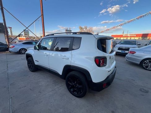 Used 2017 Jeep Renegade Altitude AWD/4WD image 4