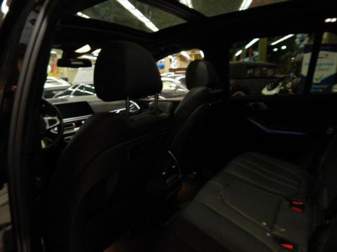 Used 2021 BMW X5 xDrive40i w/ M Sport Package image 32