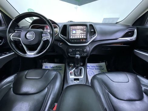 Used 2017 Jeep Cherokee Overland w/ Technology Group image 19