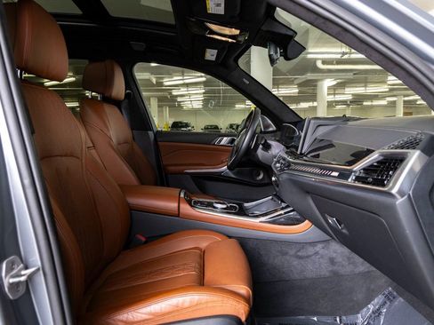 Certified 2025 BMW X7 M60i image 33