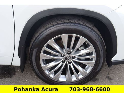Used 2025 Toyota Highlander Platinum AWD/4WD image 39