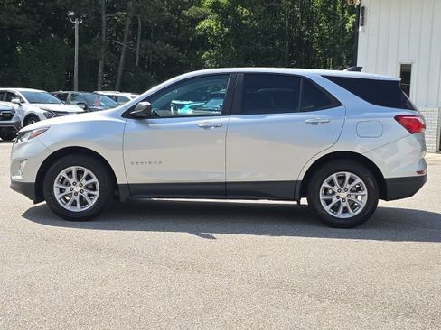 Used 2020 Chevrolet Equinox LS w/ LS Convenience Package FWD image 2
