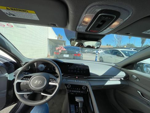 Used 2025 Hyundai Elantra SEL image 34