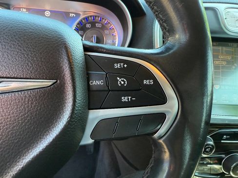 Used 2015 Chrysler 300 Limited image 25