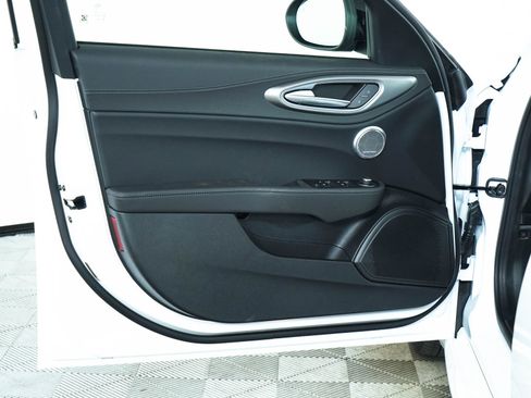 New 2024 Alfa Romeo Giulia Veloce image 25