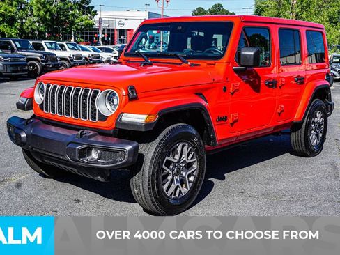 Used 2025 Jeep Wrangler Unlimited Sahara AWD/4WD image 3