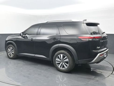 Used 2023 Nissan Pathfinder SL image 3