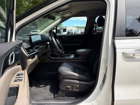 Used 2026 Kia Carnival FWD image 28