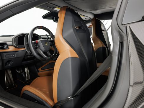 Used 2024 Lamborghini Revuelto AWD/4WD image 53