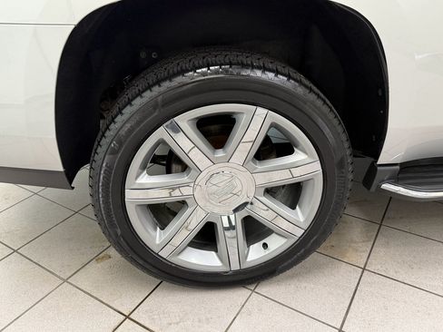 Used 2017 Cadillac Escalade Luxury AWD/4WD image 15