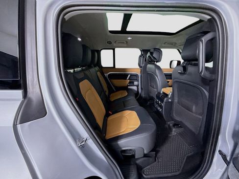 Used 2024 Land Rover Defender 130 X-Dynamic SE image 23