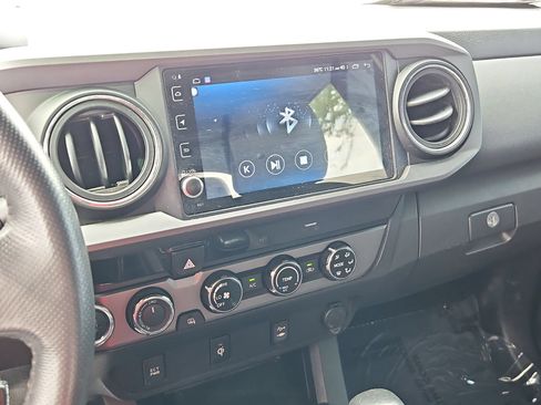 Used 2017 Toyota Tacoma TRD Off-Road w/ Tow Package (A/T) AWD/4WD image 18
