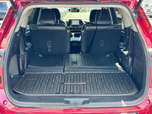 Used 2021 Toyota Highlander XLE FWD image 19
